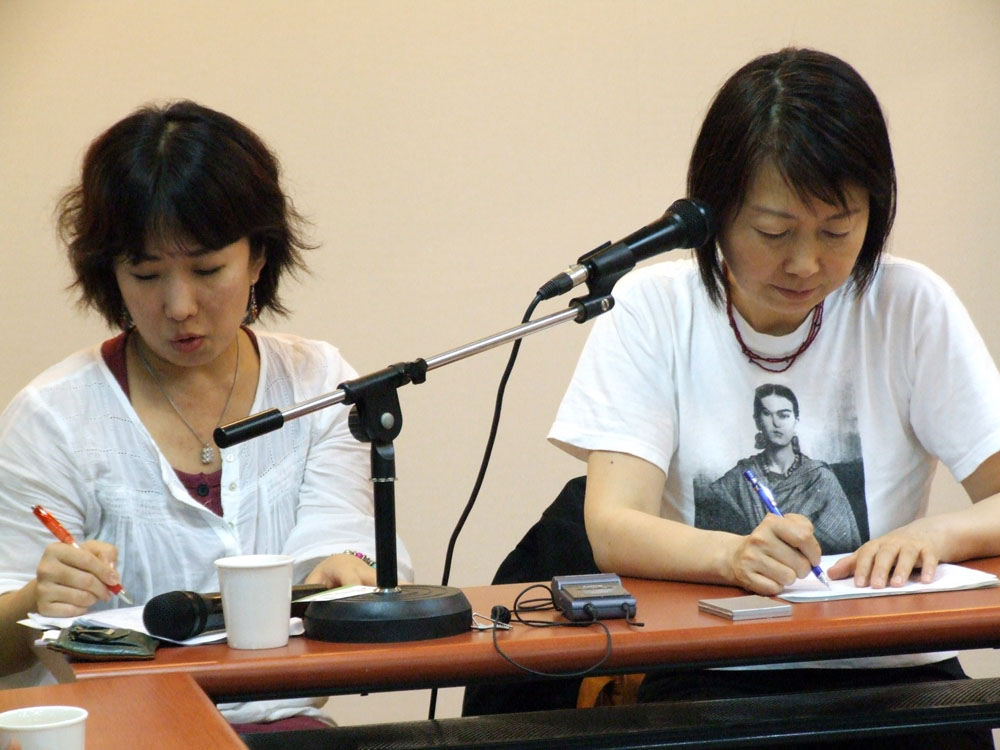 2010_일다강좌_6강_일본싱글맘모임강사(우)통역(좌).jpg