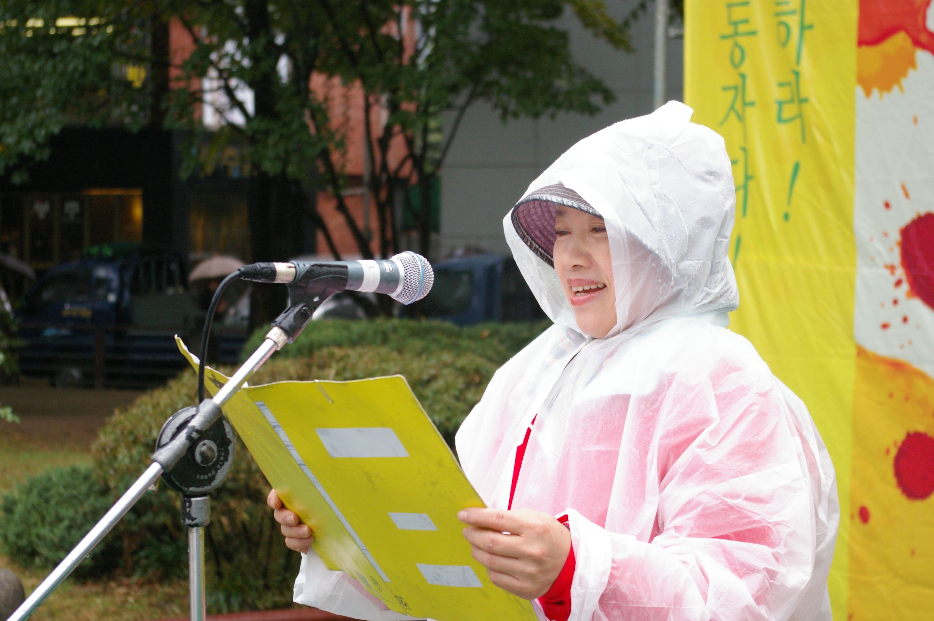 전국돌봄여성노동자한마당-당사자발언.JPG