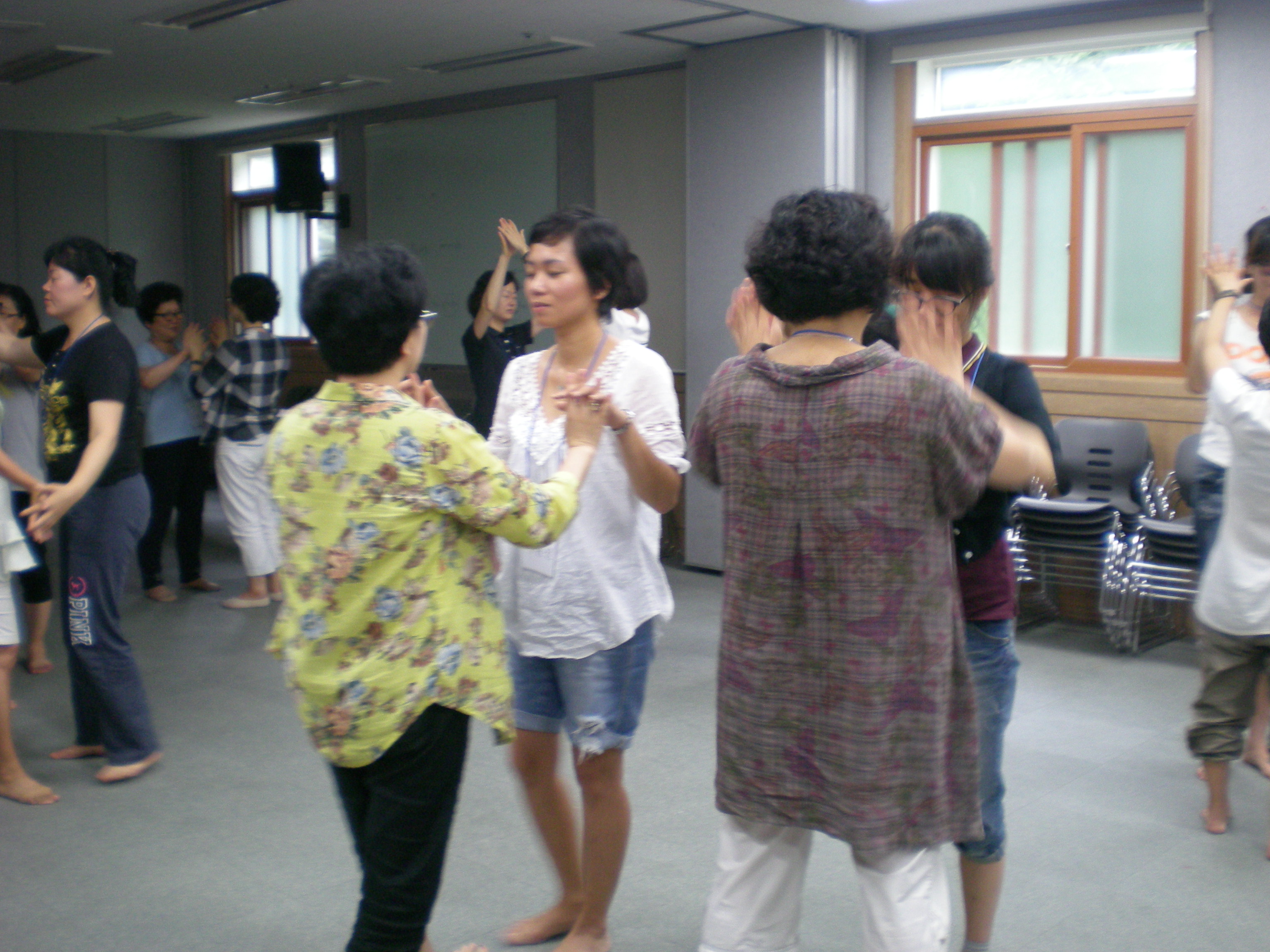 여성주의리더십수련회(춤테라피3).jpg