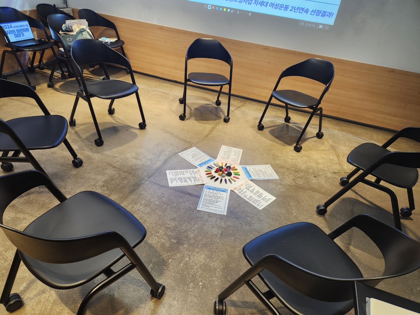 사진 7_반니_2회기-평화롭고 평등한 대화 써클 연습 - 서로를 위한 약속 만들기 (2).jpg