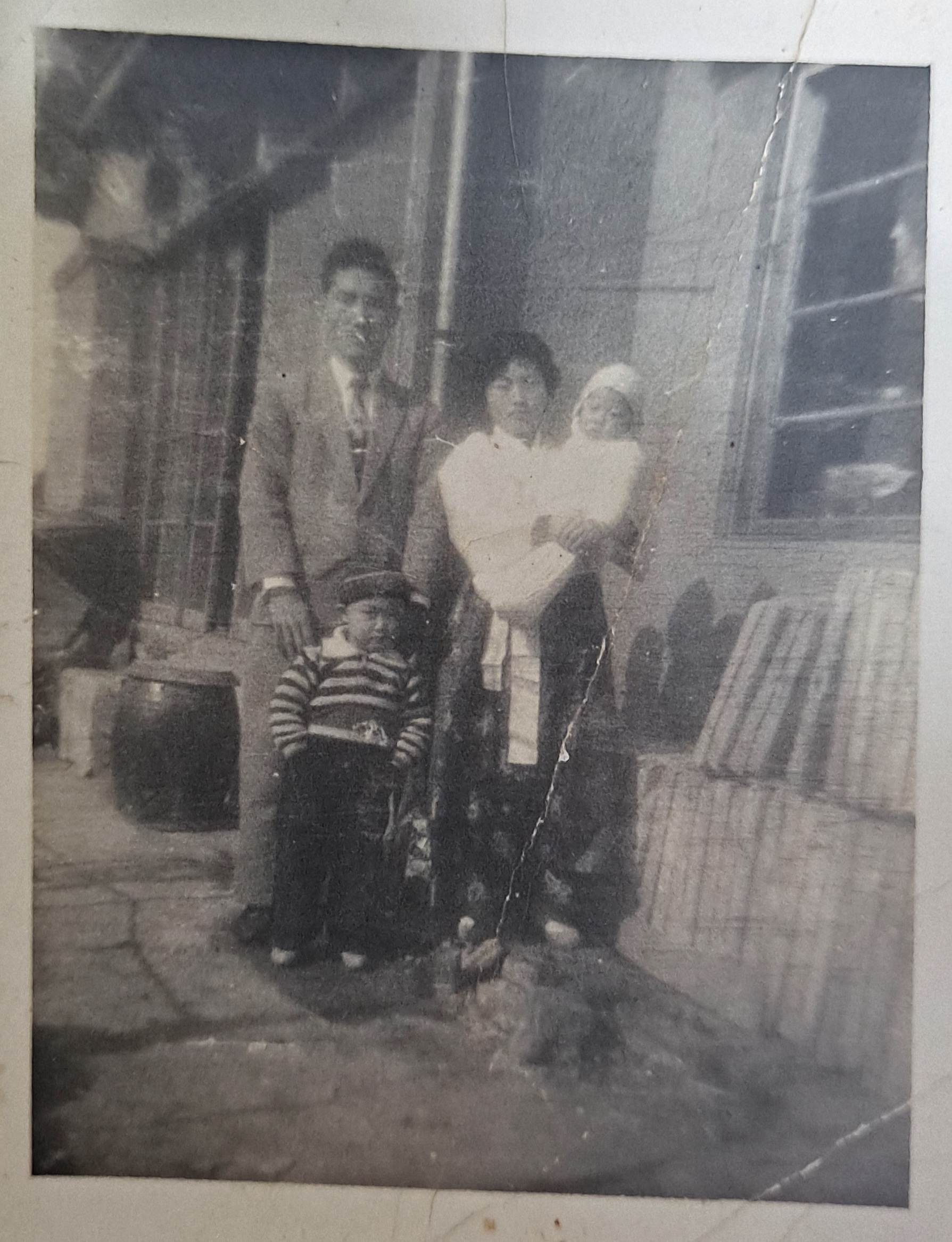 196303_일본 사택 안방창문앞에서 한 컷_한재희.jpg